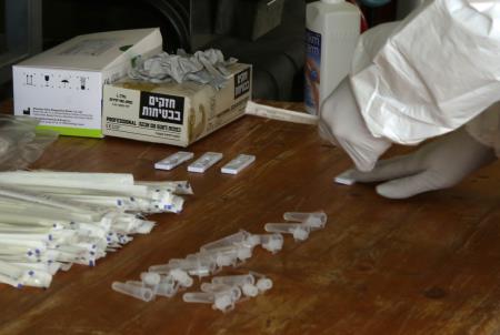 Množično testiranje za zaposlene v gospodarstvu GD Cerknica. 08 FOTO LJUBO VUKELIČ